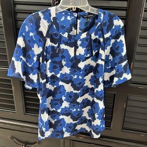 Floral top perfect for work